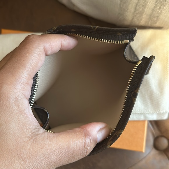 Authentic Louis Vuitton Toiletry Pouch 15 - Picture 13 of 16